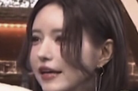 益若つばさ