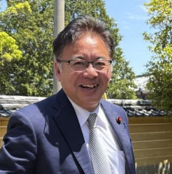 上野賢一郎は何者？妻がアナウンサー説と子供情報まとめ！経歴や政策・派閥事情も