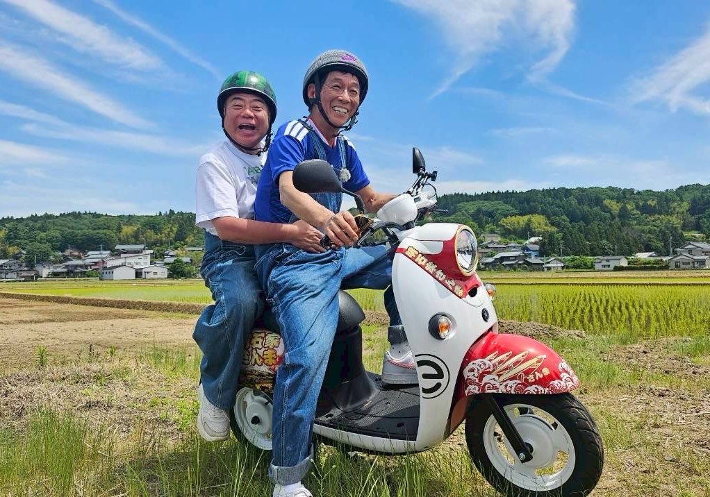 電動バイクで旅をする出川哲朗さんと明石家さんまさん（2026年新潟縦断スペシャル）