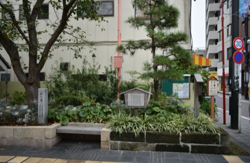 宿場時代の道筋が残る品川の商店街