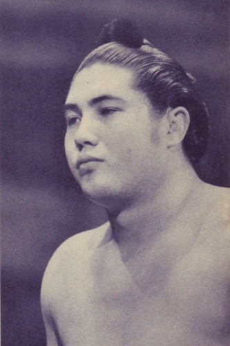 二子岳さんが1969年に蹴返しで破った横綱・大鵬（1961年）